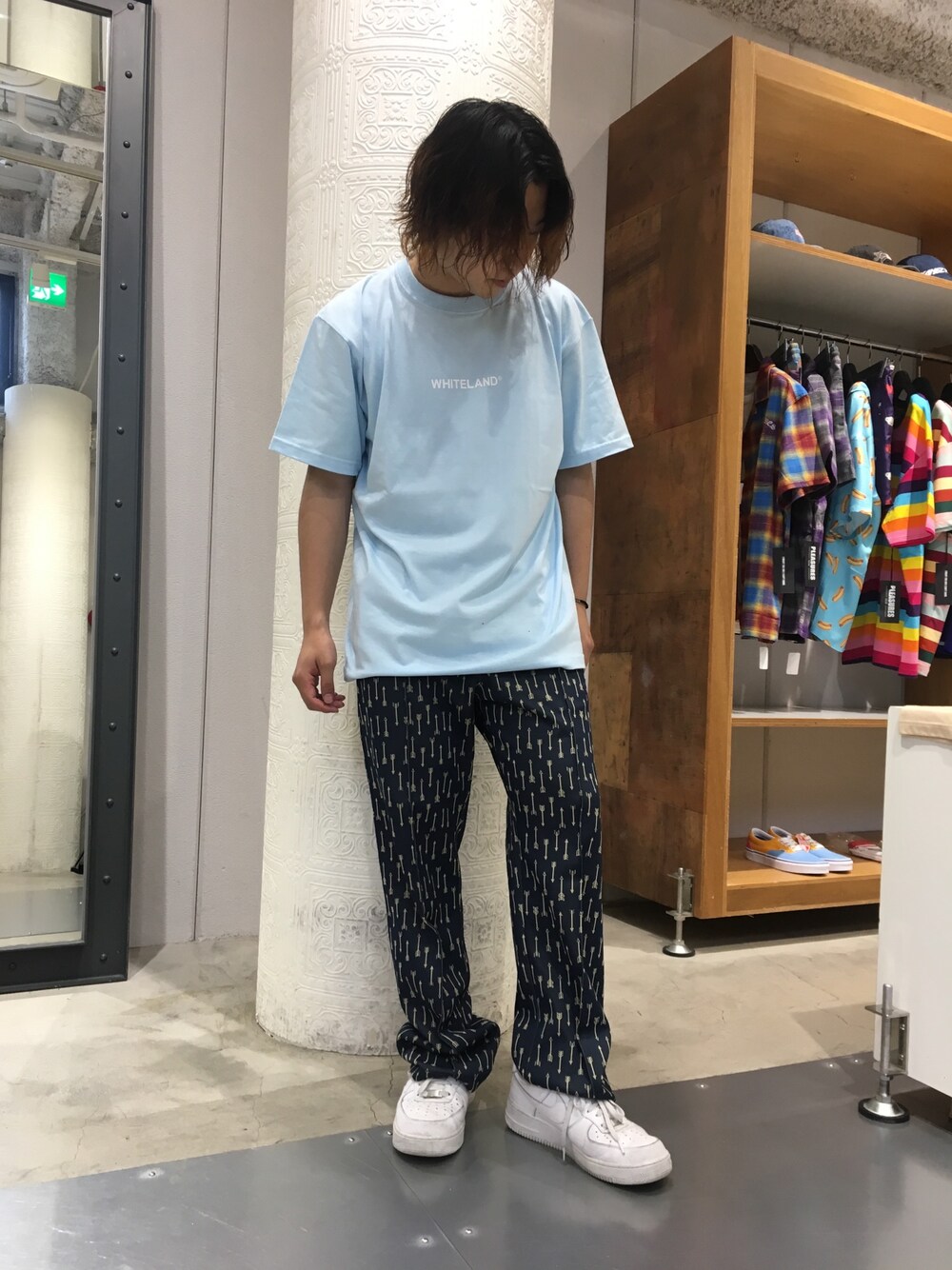 ブルー系のTシャツ/カットソー、ブルー系のTシャツ/カットソー、ブルー系のTシャツ/カットソーを着用したメンズの夏コーディネートの1枚目の写真