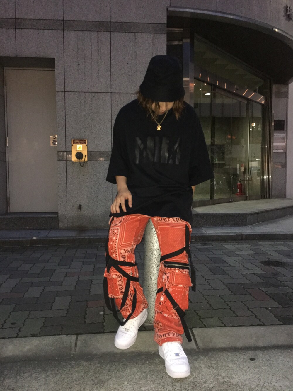 「夏、柄シャツ、Tシャツ、モノトーン、スニーカーコーデ、きれいめカジュアル、カジュアルコーデ、フォローミー、お洒落さんとつながりたい、いいね、save、フォローお願いします🤑」｜「WHITELANDのWHITELAND/ホワイトランド/HAT（ハット、ブラック系）」を使った、keitaさん（メンズ・170cm）の夏コーディネートの1枚目の写真
