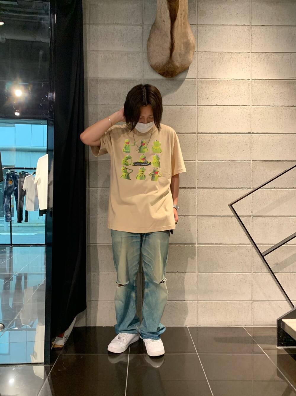 「カジュアル、カジュアルコーデ、summer、ootd、LHP、いいね、save、フォローお願いします🤑、ストリート系、スニーカーコーデ、スニーカー、アースカラー」｜「WHITELANDのWHITELAND×KERMIT/ホワイトランド×カーミット/KERMIT9プリントTシャツ（Tシャツ/カットソー、ベージュ系）」を使った、keitaさん（メンズ・170cm）の夏コーディネートの1枚目の写真