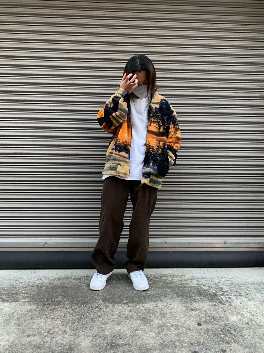 ブラウン系のその他パンツ、ブラウン系のその他パンツを着用したメンズの冬コーディネートの1枚目の写真