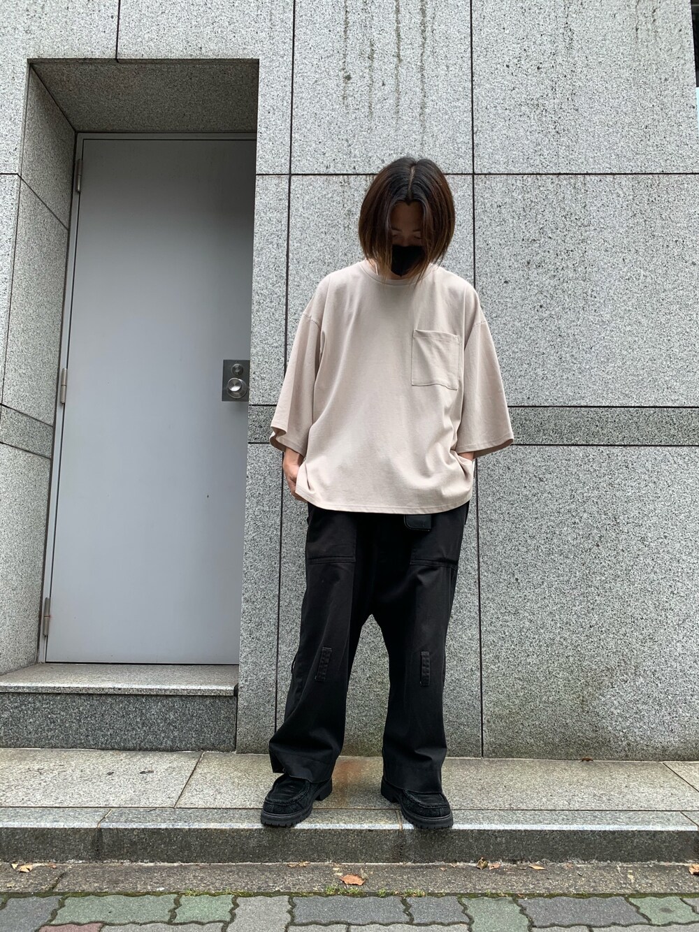 「カジュアル、シンプル、夏、ブラックコーデ、きれいめカジュアル、ストリートコーデ、初夏コーデ、いいね、save、フォローお願いします🤑」｜「DANKE SCHONのDankeSchon/ダンケシェーン/ステッチポケットTシャツ（Tシャツ/カットソー、ベージュ系）」を使った、keitaさん（メンズ・170cm）の夏コーディネートの1枚目の写真