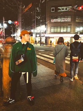 「off white（オフホワイト）のアイテム（スニーカー、ブラック系）」を使った、ゆばさん（メンズ・166cm）の春コーディネート