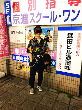 「STUSSY（ステューシー）のアイテム（ショルダーバッグ、ブラック系）」を使った、ゆばさん（メンズ・166cm）の春コーディネート