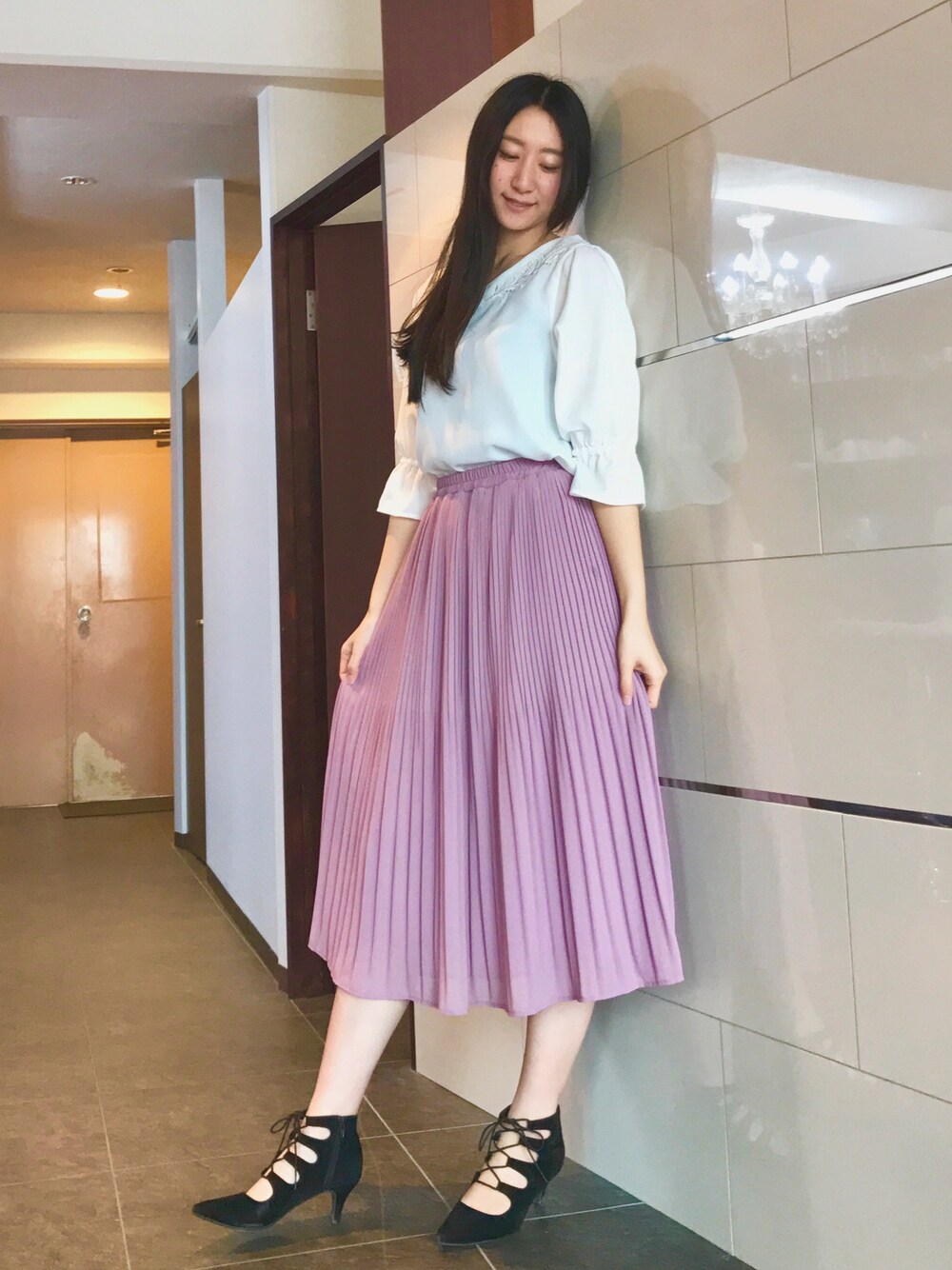 「お花見、春コーデ、刺繍、刺繍ブラウス、キャンディスリーブ、プリーツスカート、くすみピンク、プチプラ、しまむら」｜「しまむらのアイテム（トップス、ホワイト系）」を使った、りなさん（レディース・166cm）の春コーディネートの1枚目の写真