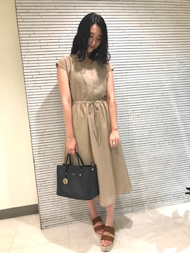 「FURLA（フルラ）のアイテム（トートバッグ、ブラック系）」を使った、りなさん（レディース・166cm）の夏コーディネート
