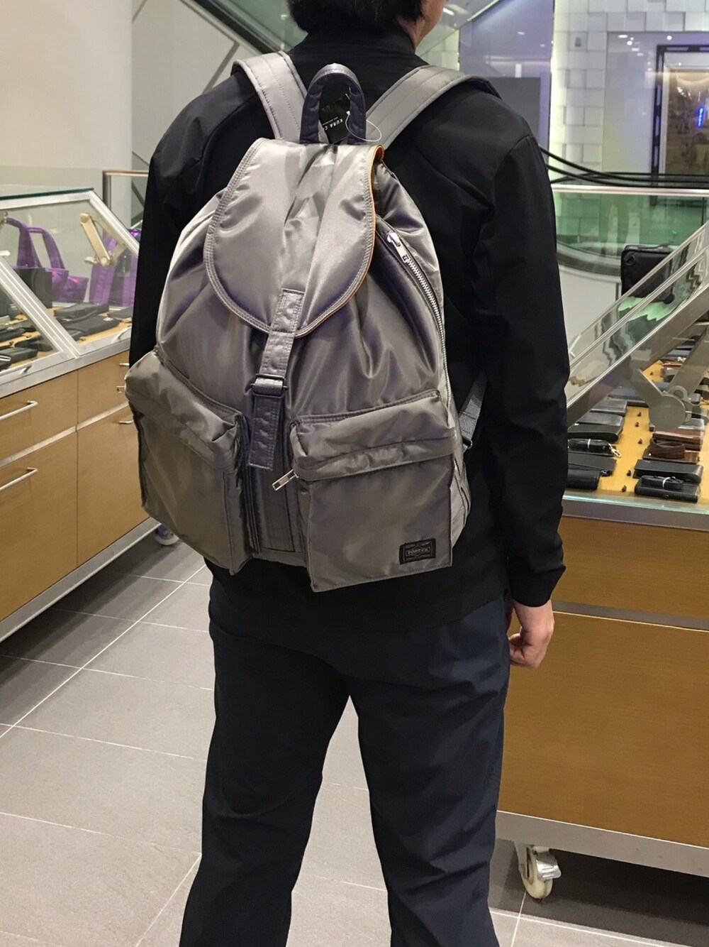 「PORTER、Porter Classic」｜「PORTERのアイテム（バックパック/リュック、グレー系）」を使った、Kさん（メンズ・170cm）の秋コーディネートの1枚目の写真