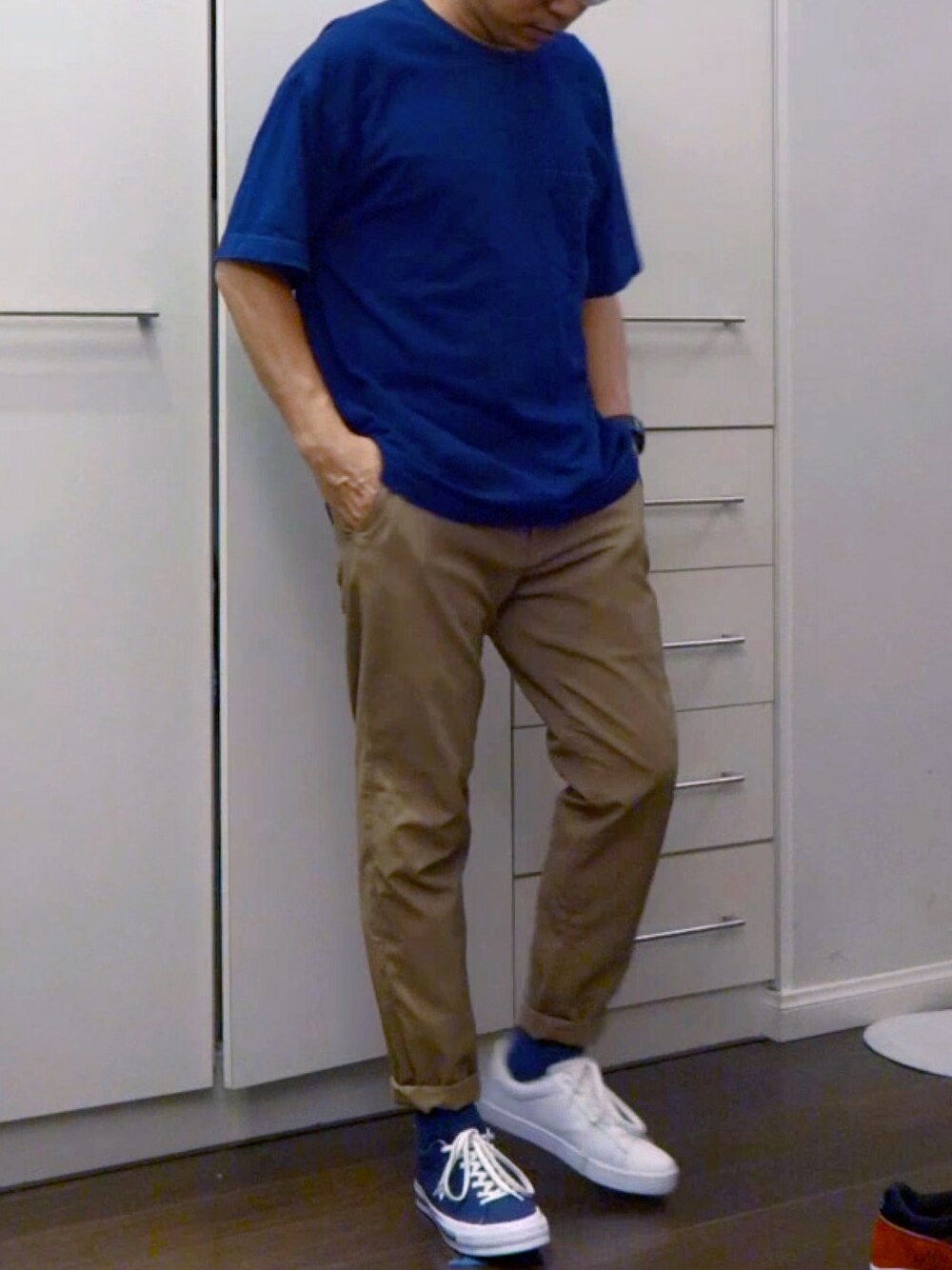 「Converse one star、adidas originals、ADIDAS GAZELLE、無印良品」｜「CONVERSEのアイテム（スニーカー、ブルー系）」を使った、Kさん（メンズ・170cm）の秋コーディネートの1枚目の写真