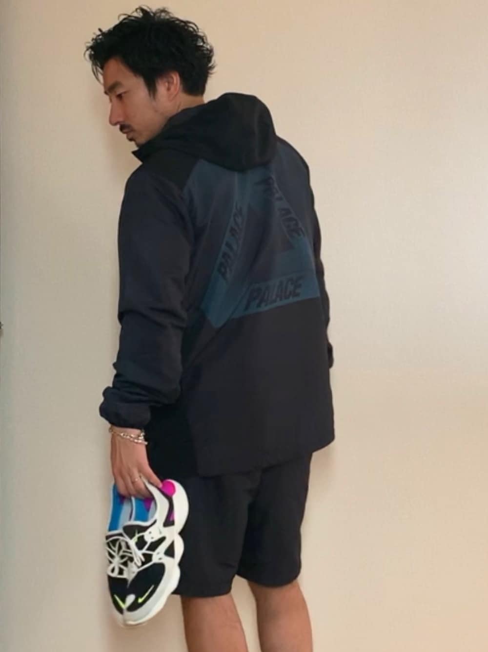 「セットアップ、いいね、save、フォローお願いします🤑、ハーフパンツ、palaceskateboards、HERMES、NIKE」｜「Palace Skateboardsのアイテム（ナイロンジャケット、ブラック系）」を使った、.___ll___さん（メンズ・168cm）の春コーディネートの1枚目の写真