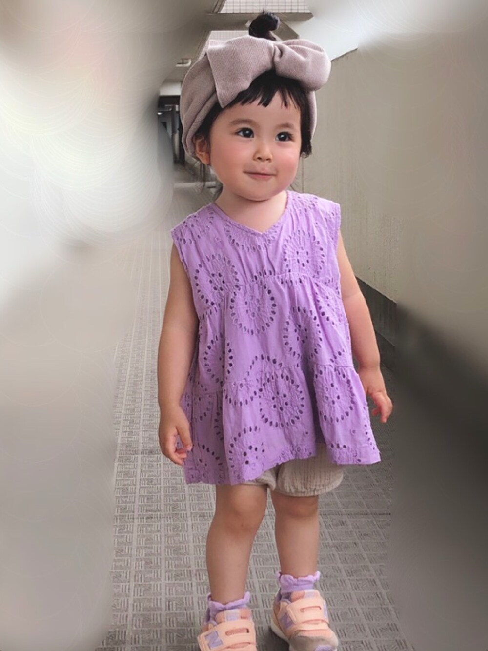 「夏コーデ、おしゃれさんと繋がりたい、kids、キッズコーデ、キッズファッション、petit main、チャオパニックティピー(CIAOPANIC TYPY)、ヘアバンド、パッツン前髪」｜「petit mainのレースティアードチュニック（チュニック、パープル系）」を使った、mamaさん（キッズ・80cm）の夏コーディネートの1枚目の写真