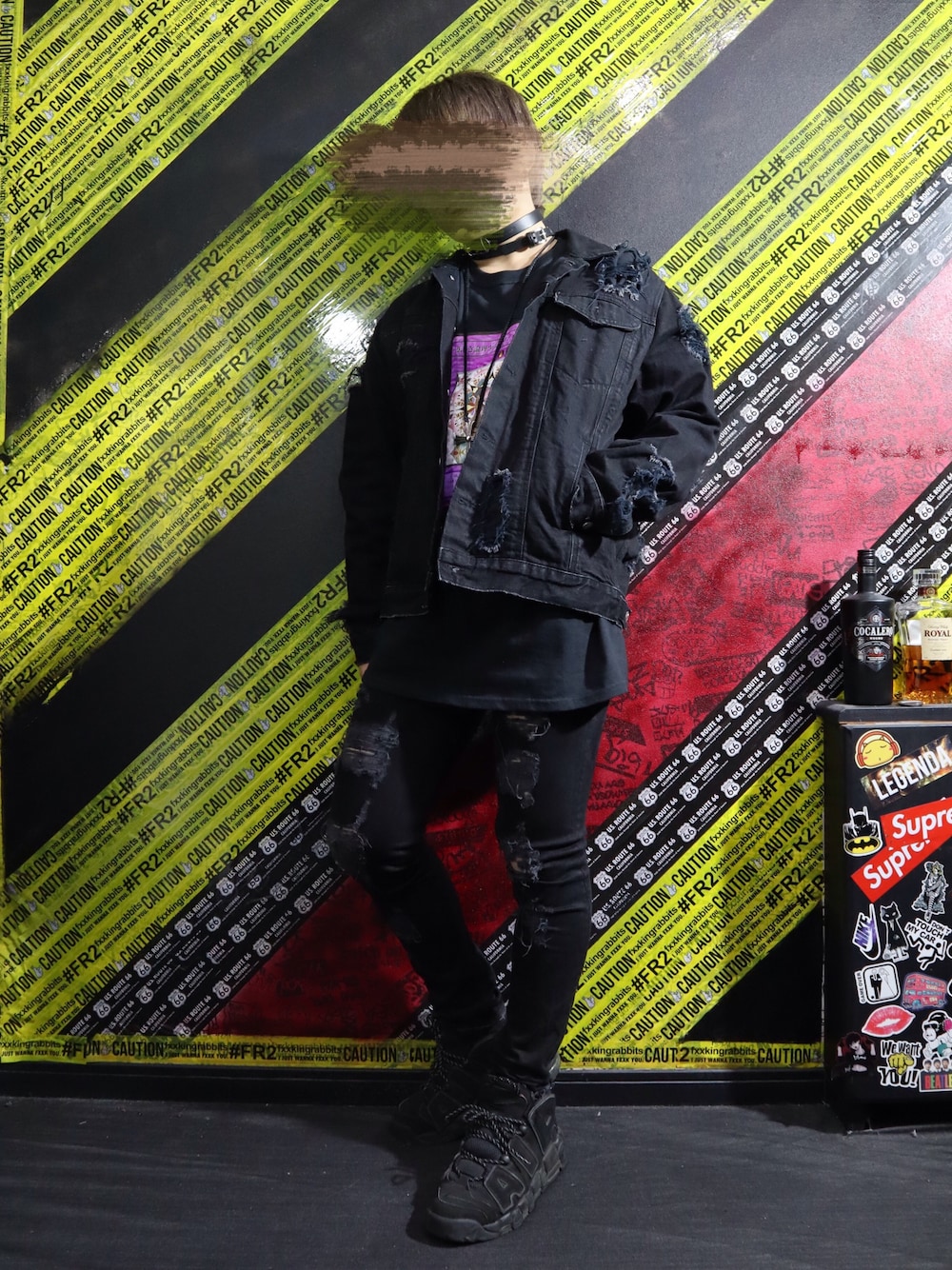「おしゃれさんと繋がりたい、ブラックコーデ、デニムジャケット、チョーカー、チョーカー男子、LONELY 論理、Chrome Hearts、モアテン、ootd、LEGENDA」｜「teo+NGのアイテム（チョーカー、ブラック系）」を使った、Suicide Wolfさん（メンズ・167cm）の春コーディネートの1枚目の写真