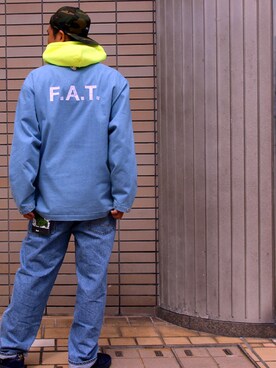 FAT（エフエイティー）のデニムジャケットを使った人気ファッション