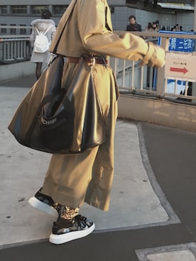 「学校」｜「アイテム（トレンチコート）」を使った、井川    由莉香さん（レディース・157cm）の冬コーディネート