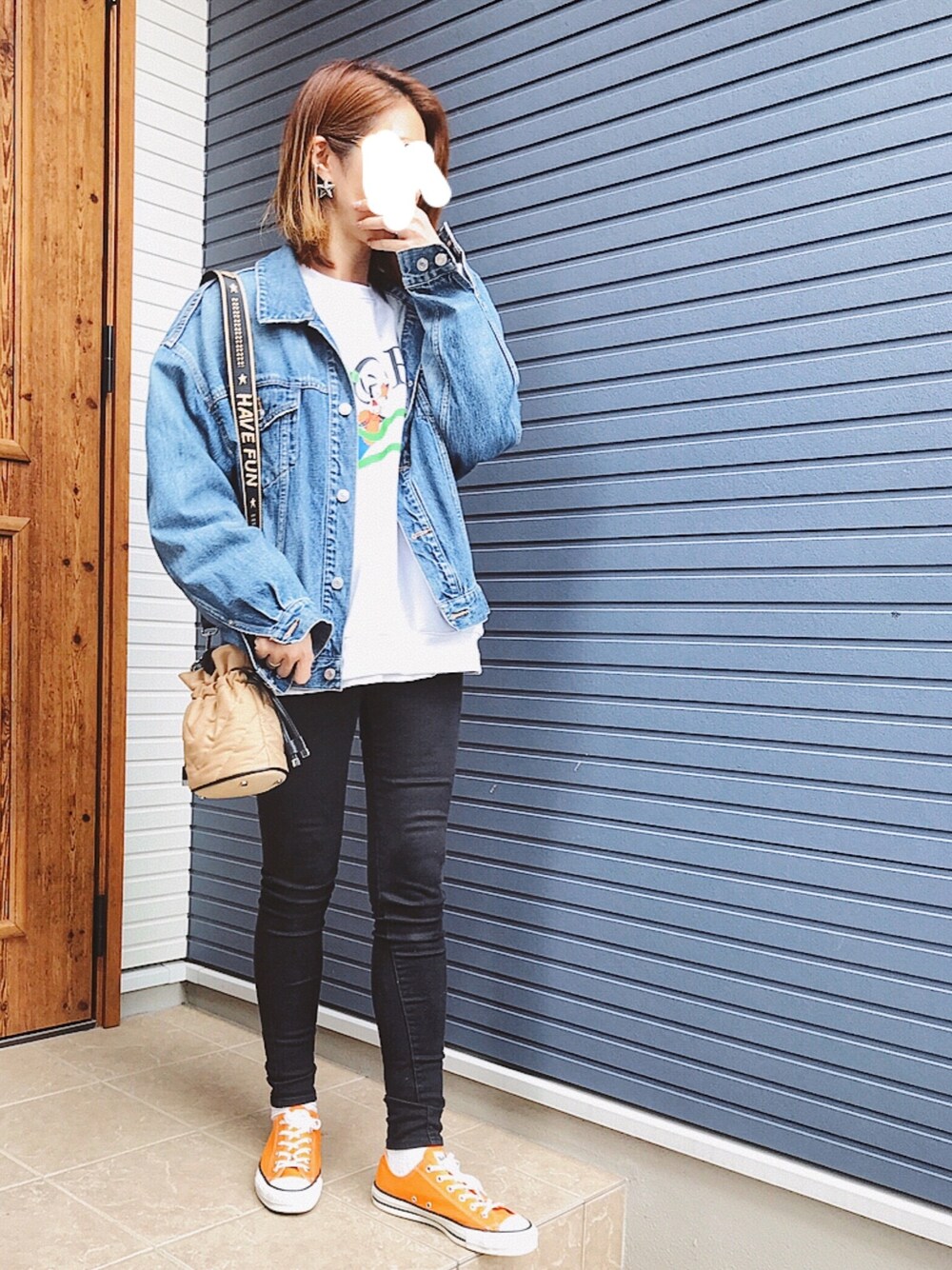 「カジュアルコーデ」｜「Right-onのアイテム（デニムジャケット、ブルー系）」を使った、mikippeさん（レディース・169cm）の春コーディネートの1枚目の写真