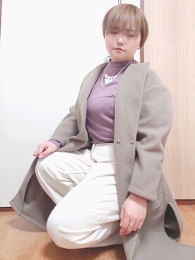 デニムパンツを使った 座りポーズ のレディース人気ファッションコーディネート Wear