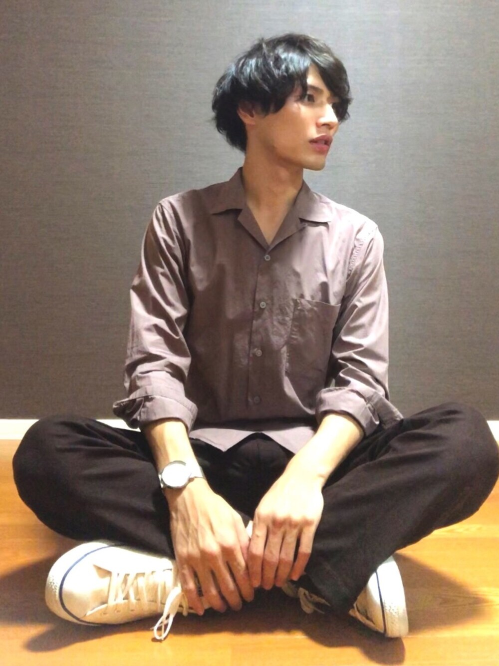 「秋のカフェオレコーデ、秋コーデ、秋のコーデ、ブラウン、キレイめ、おしゃれさんと繋がりたい、きれいめカジュアル、カジュアル、カジュアルコーデ、モノトーンコーデ」｜「UNIQLOのアイテム（シャツ/ブラウス、ピンク系）」を使った、naoさん（メンズ・174cm）の秋コーディネートの1枚目の写真
