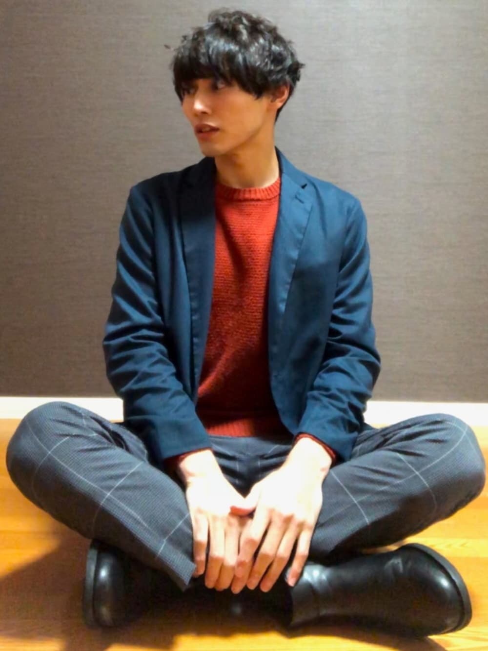 「冬コーデ、今日のコーデ、シンプルコーデ、キレイめ、おしゃれさんと繋がりたい、ゆるコーデ、ootd、オトナカジュアル、きれいめカジュアル、カジュアル」｜「GUのアイテム（ニット/セーター、レッド系）」を使った、naoさん（メンズ・174cm）の冬コーディネートの1枚目の写真