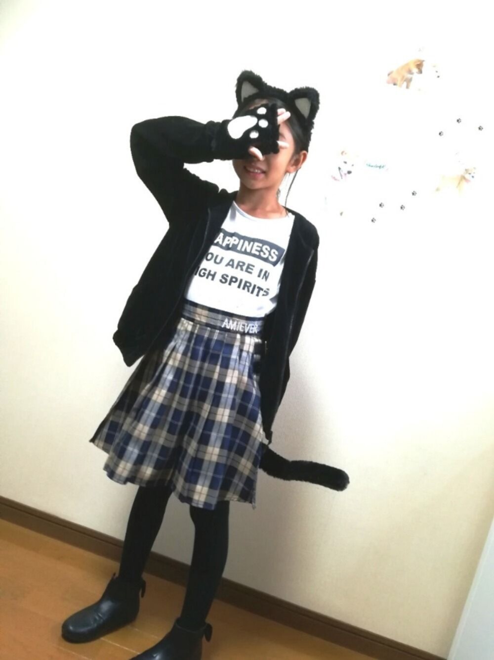 「halloween、秋冬コーデ、プチプラ、小学生、GU、秋のコーデ、おんなのこ、チェック、ネコ、ブーツ」｜「claire’sのアイテム（手袋、ブラック系）」を使った、kurukuruさん（キッズ・130cm）の秋コーディネートの1枚目の写真