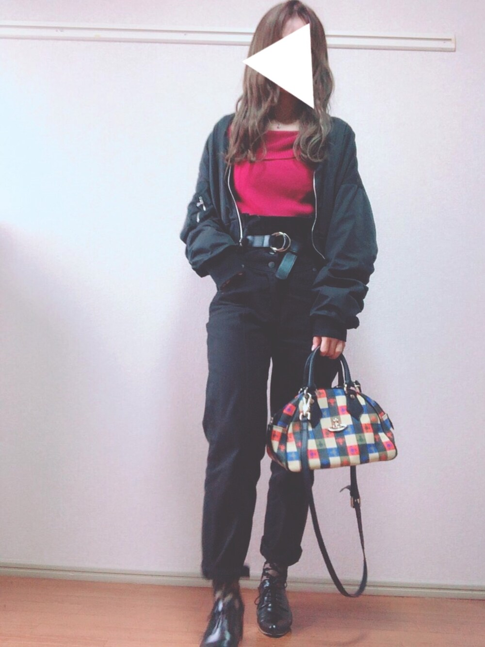 「EMODA、Vivienne Westwood、MA-1」｜「EMODAのアシンメトリーWARMニット（ニット/セーター、ホワイト系）」を使った、みほたろさん（レディース・160cm）の春コーディネートの1枚目の写真