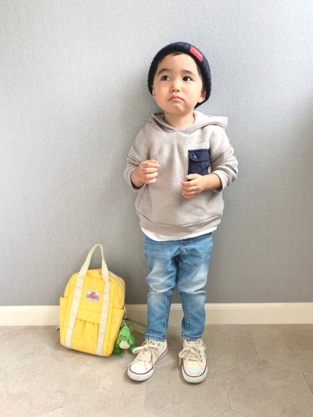 「カジュアル、converse、ニット帽、男の子、恐竜、男の子コーデ、ノースフェイス、ザノースフェイス、ぽっちゃくん」｜「Birthdayのアイテム（パーカー、グレー系）」を使った、a&kさん（キッズ・90cm）の冬コーディネートの1枚目の写真