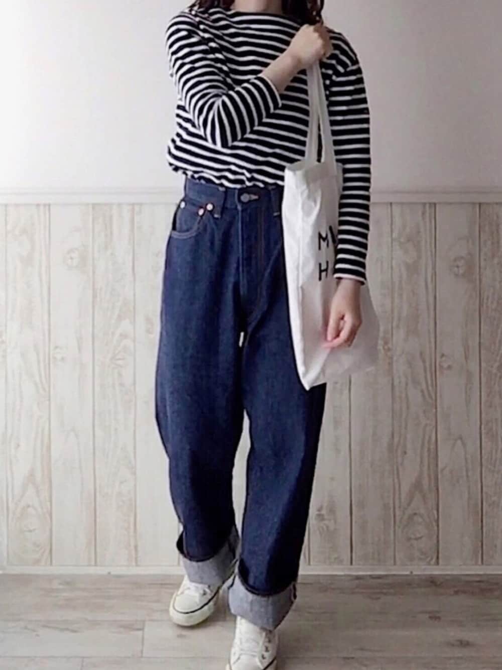 「カジュアルコーデ、ラクチンコーデ、シンプル、converse、デニム、コンバース、ハイウエスト、セントジェームス、ボーダー、トートバッグ」｜「MARGARET HOWELLのCOTTON LOGO BAG（トートバッグ、ホワイト系）」を使った、yuiさん（レディース・152cm）の春コーディネートの1枚目の写真