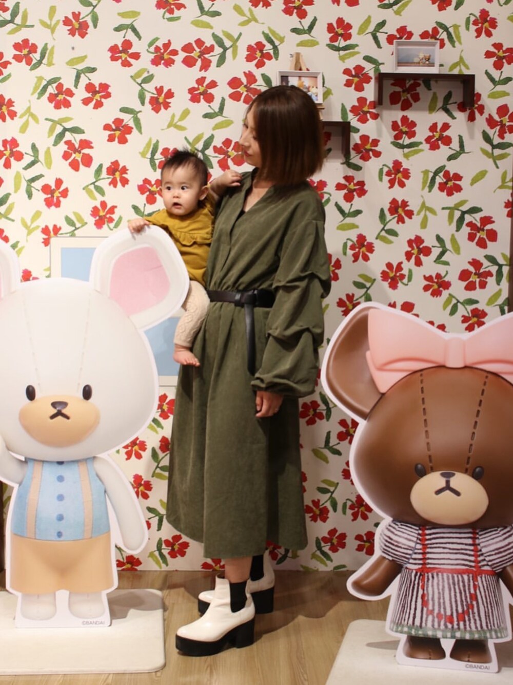 「ロングワンピース、ワンピース、ショートブーツ、低身長コーデ、ママコーデ、大人カジュアル、カーキ、秋コーデ、シンプルコーデ、ブーツ」｜「Delyle NOIRのクロスインベルト（ベルト、ブラック系）」を使った、ヤマキミさん（レディース・154cm）の秋コーディネートの1枚目の写真