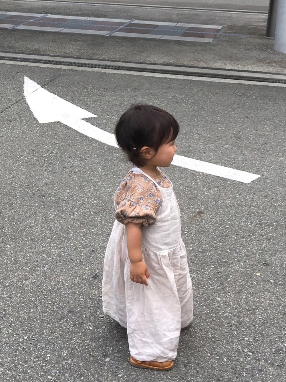 「キッズファッション、休日スタイル、女の子、おしゃれさんと繋がりたい、ワントーンコーデ、1歳、ロングワンピース、テータテート、くすみカラー」｜「Birthdayのアイテム（Tシャツ/カットソー、ベージュ系）」を使った、jasmineさん（キッズ・90cm）の夏コーディネートの1枚目の写真