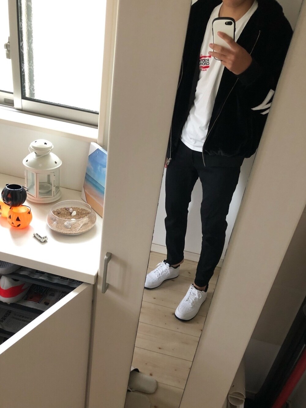 「年末WEAR感謝祭」｜「NIKEのアイテム（スニーカー、ホワイト系）」を使った、takuto0212さん（メンズ・175cm）の秋コーディネートの1枚目の写真