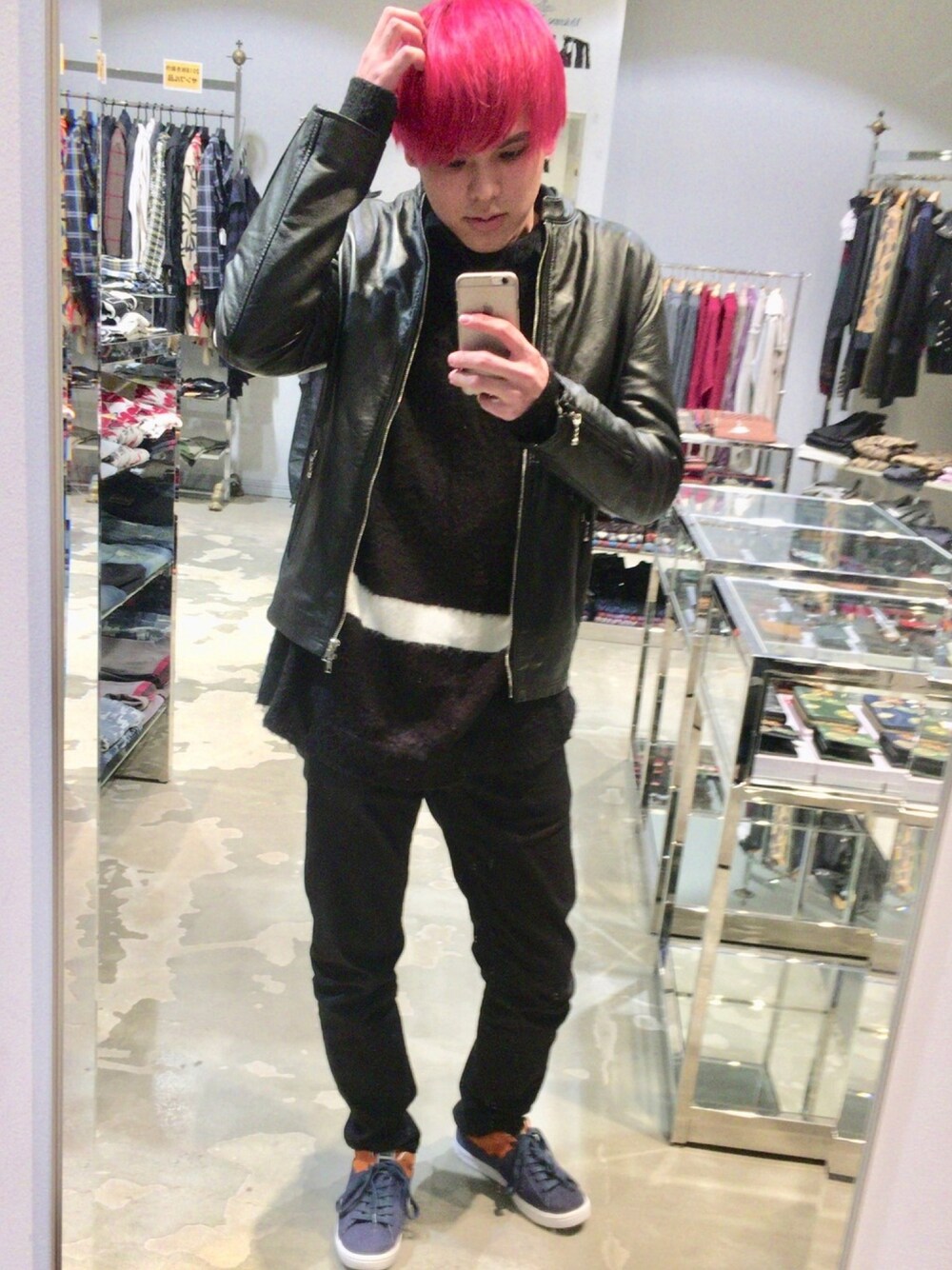 「シンプルコーデ、スニーカーコーデ、お洒落さんとつながりたい」｜「L.H.PのLHP/エルエイチピー/【web限定】シープスキンシングルライダースジャケット（ライダースジャケット、ブラック系）」を使った、マオさん（メンズ・175cm）の夏コーディネートの1枚目の写真