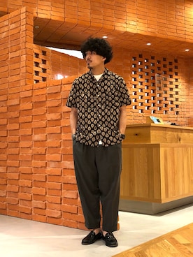 「BEAMS PLUS（ビームスプラス）のアイテム（スラックス）」を使った、おまつさん（メンズ・176cm）の春コーディネート