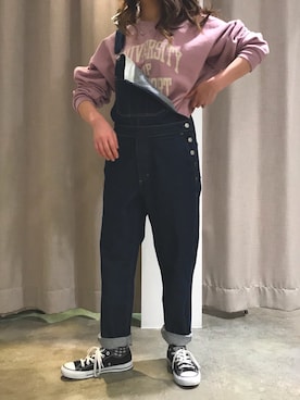 「アイテム（スウェット、ピンク系）」を使った、岡部優花さん（レディース・159cm）の冬コーディネート