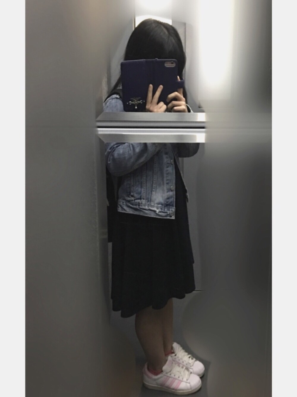 「秋コーデ、earth music&ecology、学校」｜「Levi'sのデニムジャケット インディゴブルー BORROWED FROM THE BOYS SUNSHINE INDIGO（デニムジャケット、ブルー系）」を使った、檸檬さん（レディース・148cm）の秋コーディネートの1枚目の写真