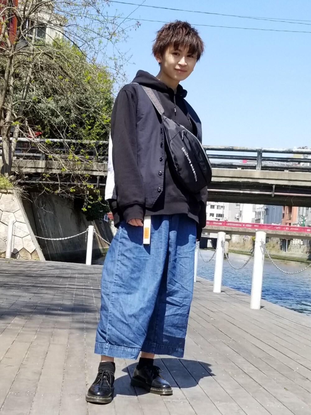 「花見、ジレ、ikka、ゆったりシルエット、春コーデ」｜「GUのアイテム（パーカー、ブラック系）」を使った、ダイキさん（メンズ・163cm）の春コーディネートの1枚目の写真