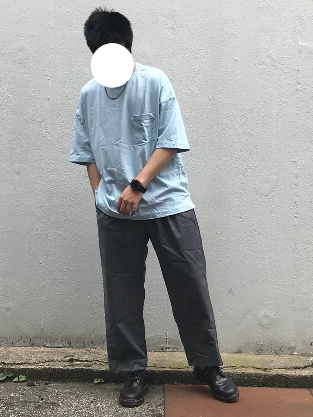 「夏コーデ、ビッグT、ワイドパンツ、革靴、時計、ネックレス、GU、LIDnM、Dr.Martens、G-SHOCK」｜「GUのアイテム（Tシャツ/カットソー、ブルー系）」を使った、たくたんさん（メンズ・163cm）の夏コーディネートの1枚目の写真