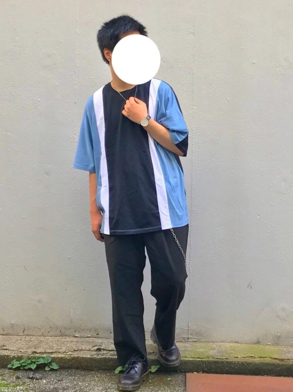 「夏コーデ、ドルマン、ワイドパンツ、革靴、ウォレットチェーン、tk.TAKEO KIKUCHI、LIDnM、Dr.Martens、RAGEBLUE、Daniel Wellington」｜「tk.TAKEO KIKUCHIのスーピマバイオ 3カラードルマンTシャツ（Tシャツ/カットソー、ブルー系）」を使った、たくたんさん（メンズ・163cm）の夏コーディネートの1枚目の写真