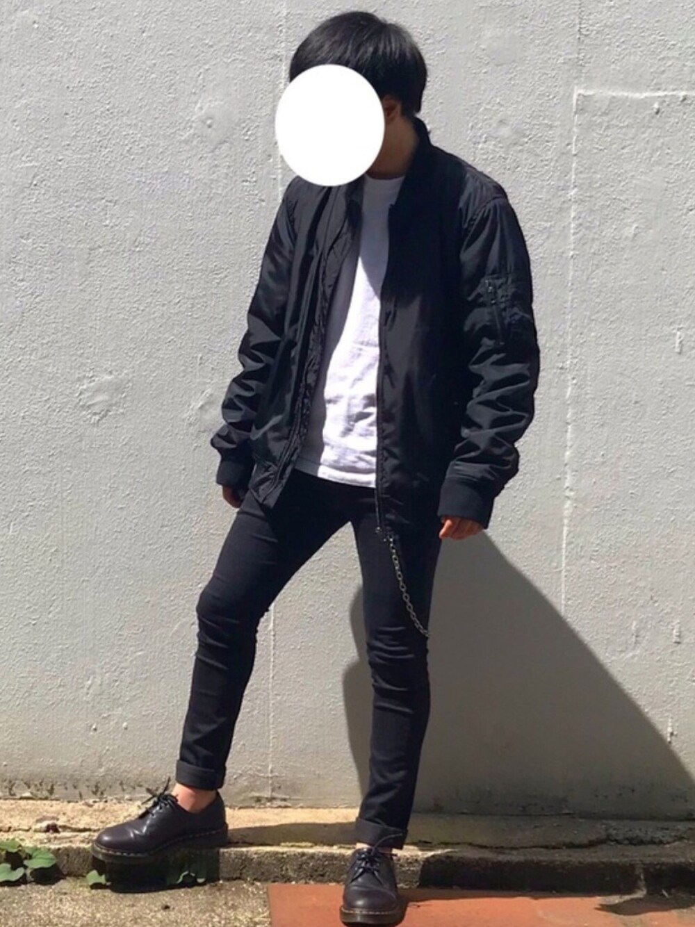 「おしゃれさんと繋がりたい、秋コーデ、MA-1、黒スキニー、革靴、ウォレットチェーン、Hanes、LIDnM、Dr.Martens、RAGEBLUE」｜「PANASPURのアイテム（MA-1、ブラック系）」を使った、たくたんさん（メンズ・163cm）の秋コーディネートの1枚目の写真