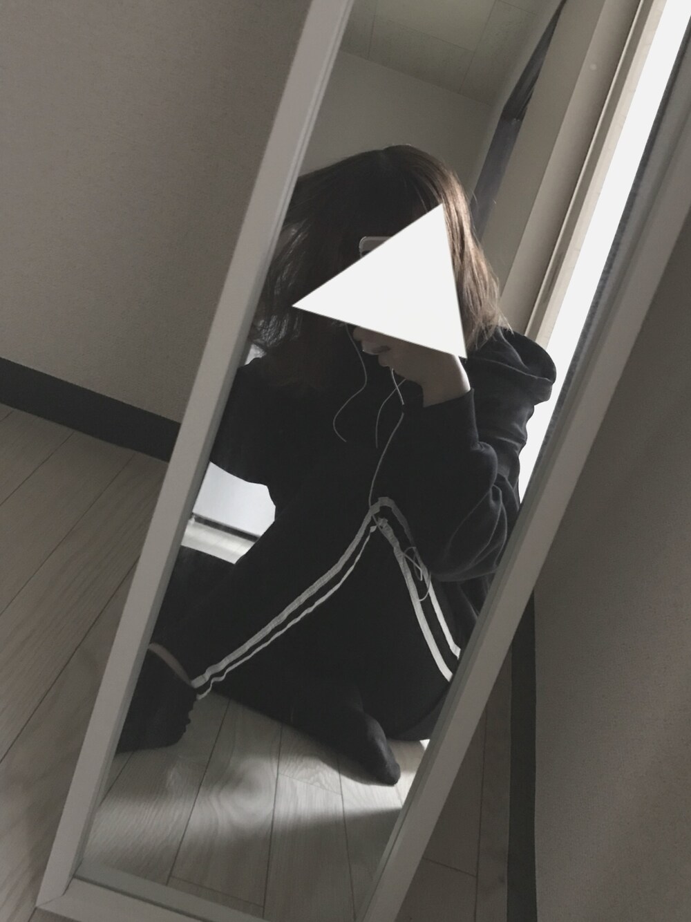 「GUのアイテム（パーカー、ブラック系）」を使った、えmさん（レディース・158cm）の冬コーディネートの1枚目の写真