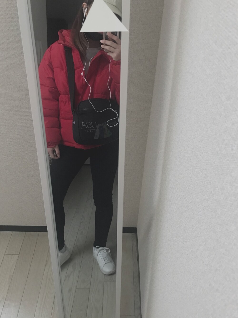 「GUのアイテム（スニーカー、ホワイト系）」を使った、えmさん（レディース・158cm）の冬コーディネートの1枚目の写真
