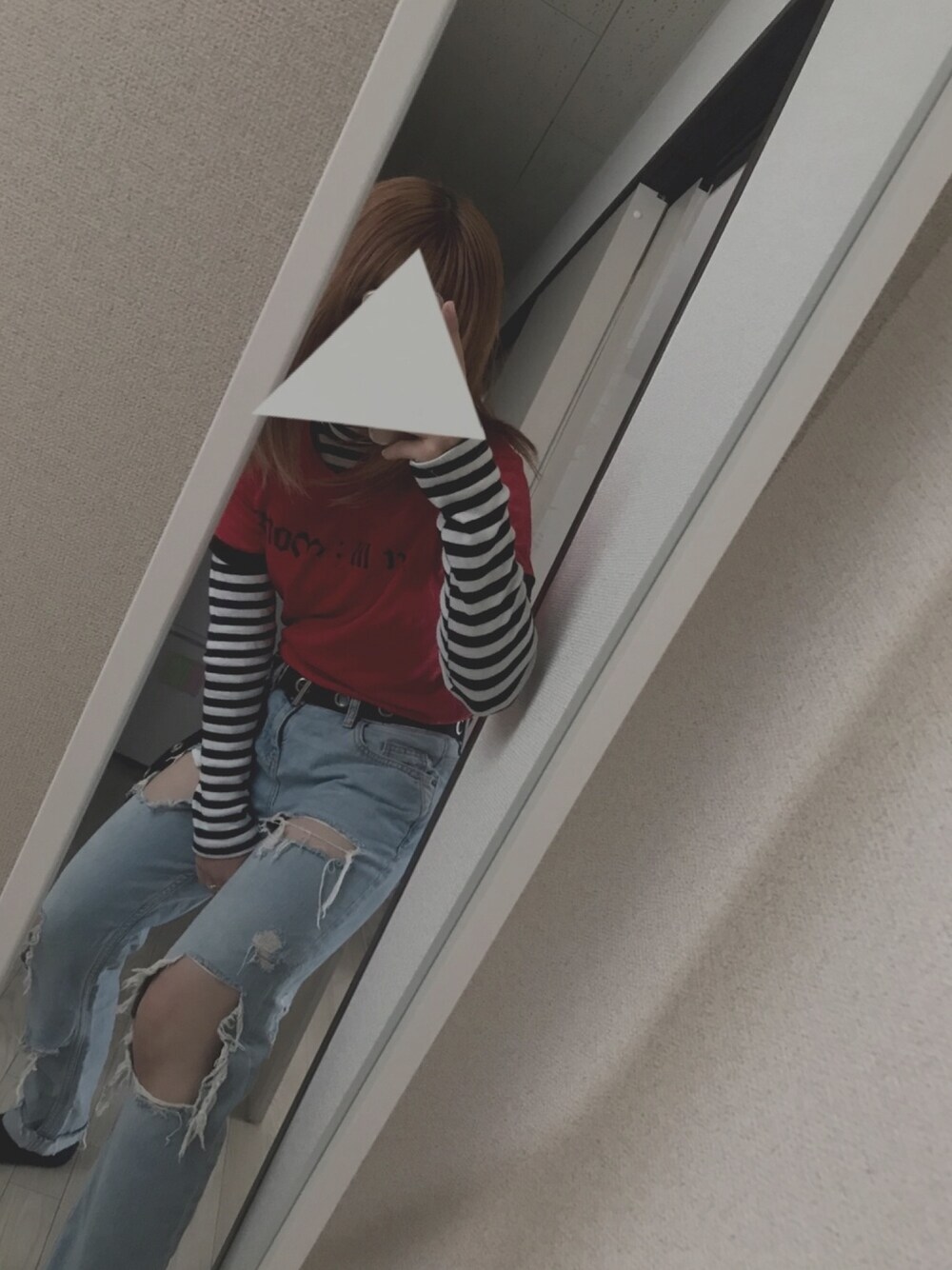 「レイヤードstyle」｜「G-DRAGONのアイテム（Tシャツ/カットソー、レッド系）」を使った、えmさん（レディース・158cm）の冬コーディネートの1枚目の写真