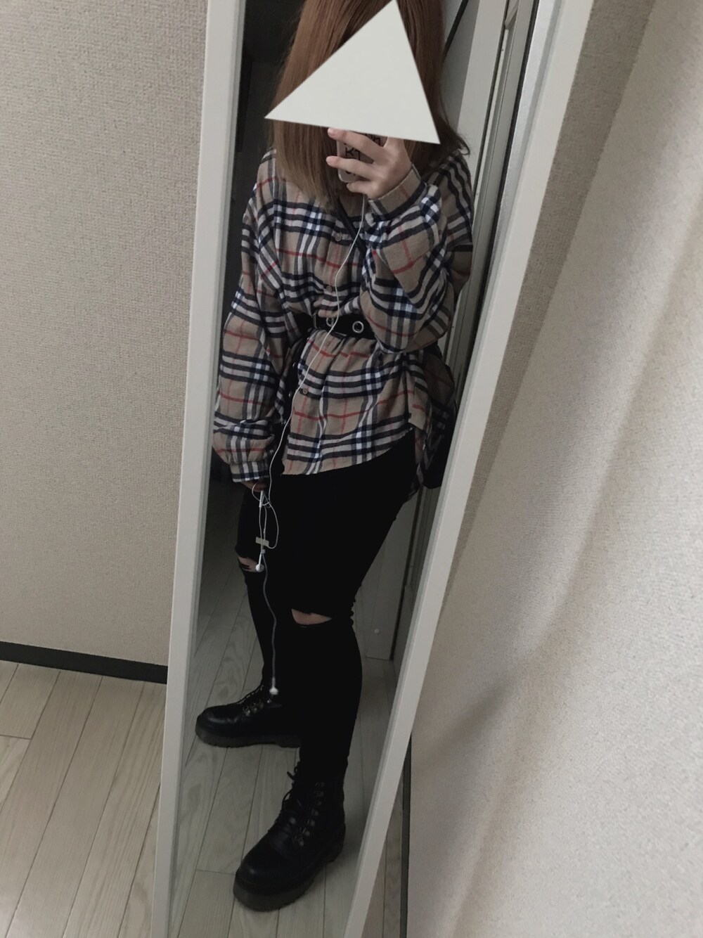 「GOGOSINGのアイテム（シャツ/ブラウス、ベージュ系）」を使った、えmさん（レディース・158cm）の冬コーディネートの1枚目の写真