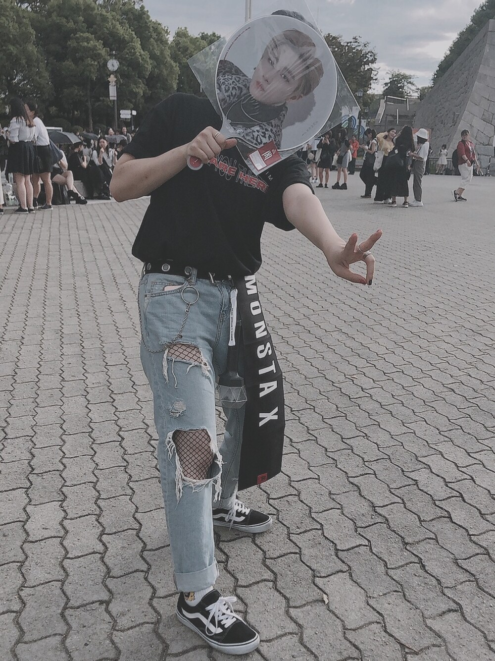 「MONSTA Xのアイテム（Tシャツ/カットソー、ブラック系）」を使った、えmさん（レディース・158cm）の秋コーディネートの1枚目の写真