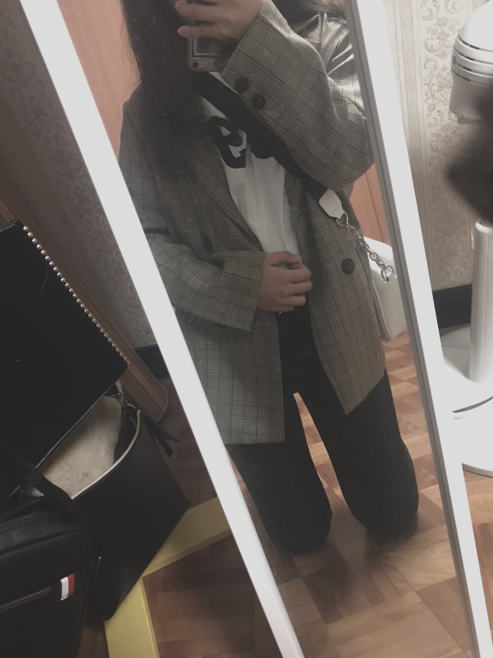 「GRLのベーシックスキニーデニムパンツ（デニムパンツ、ブラック系）」を使った、えmさん（レディース・158cm）の秋コーディネートの1枚目の写真