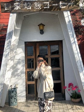 「カフェ」｜「アイテム（ハンチング/ベレー帽）」を使った、rukaさん（レディース・154cm）の秋コーディネート