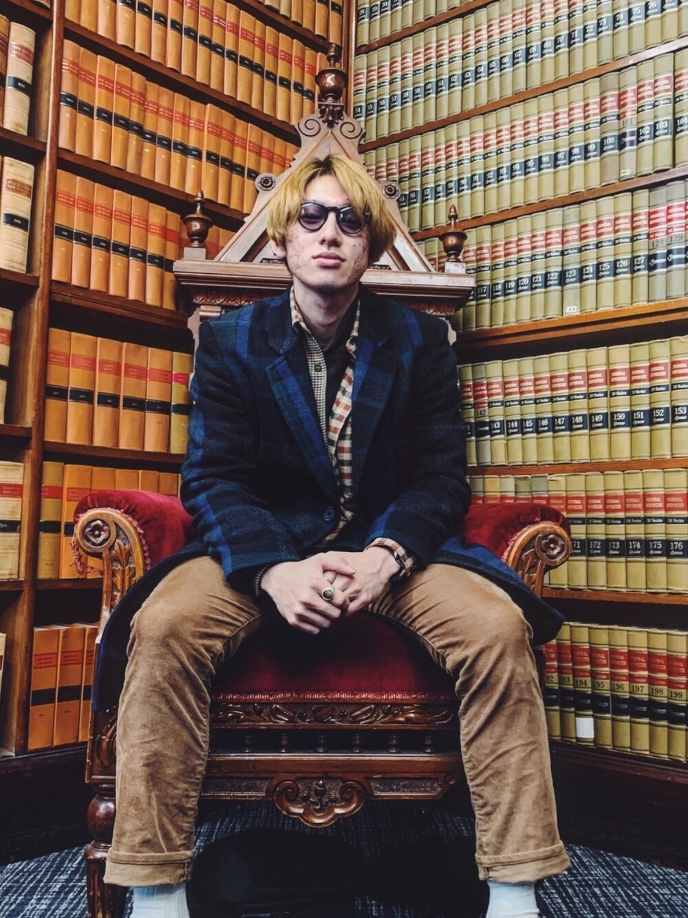 「boy、ootd、Europe、autumn、coat、チェック、コーデュロイパンツ、タートルネック、ブラウンコーデ、winter」｜「Paul Smithのアイテム（ダウンジャケット/コート、ブルー系）」を使った、Tomohiro さん（メンズ・173cm）の秋コーディネートの1枚目の写真