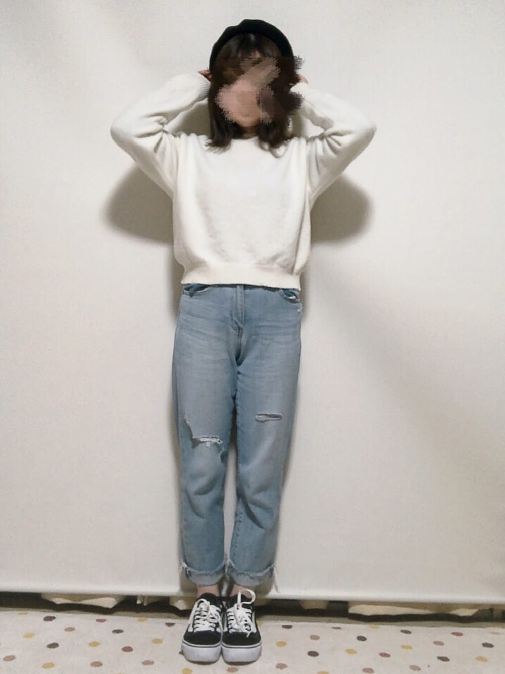 「UNIQLOのハイライズボーイフレンドフィットジーンズ＋EC（デニムパンツ、ブルー系）」を使った、ayakaさん（レディース・154cm）の冬コーディネートの1枚目の写真