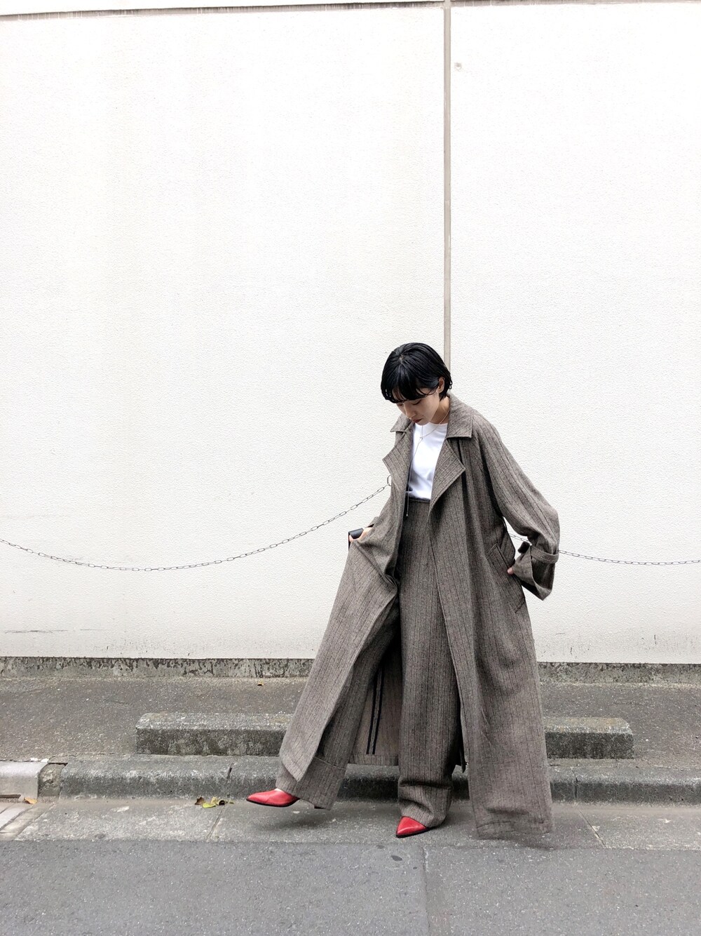 「CLANE、omotesando」｜「CLANEの【CLANE/クラネ】ヘリンボン スーパーロングジャケット（その他アウター、ブラウン系）」を使った、古茂田 綾乃さん（レディース・158cm）の秋コーディネートの1枚目の写真