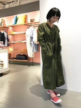 「ワンピース×スニーカー」｜「アイテム（スリッポン）」を使った、BENSIMON STAFF2さん（レディース・153cm）の春コーディネート