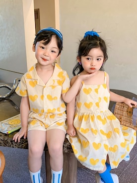 「アイテム（セットアップ、イエロー系）」を使った、aimoha-kids-さん（キッズ・100cm）の夏コーディネート