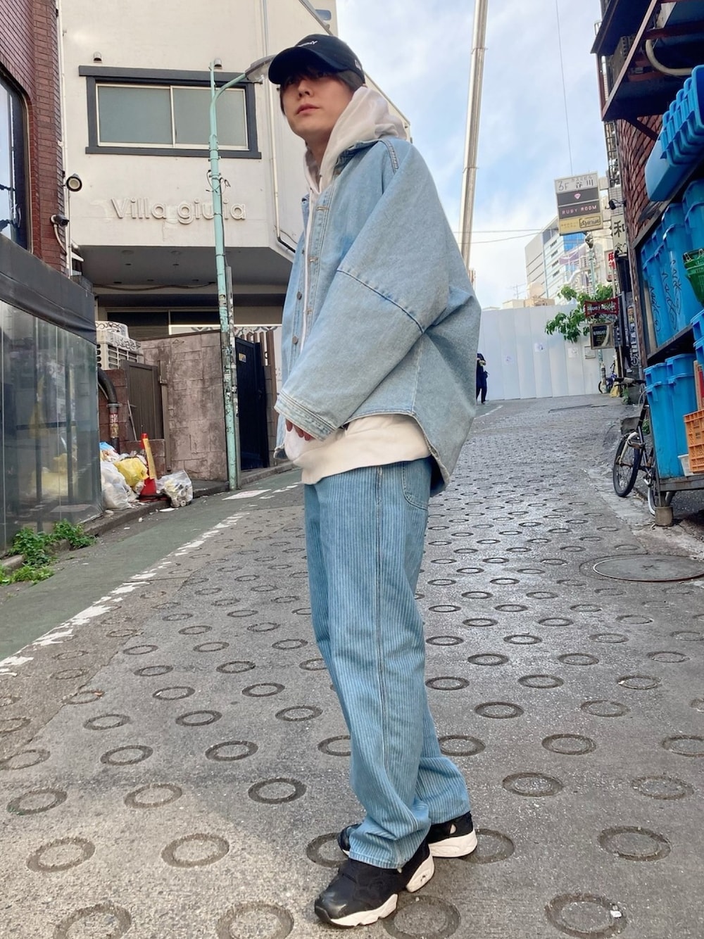 「UNIQLO、JWANDERSON、デニムオンデニム、淡い色コーデ、春カラー、キャップ、おしゃれさんと繋がりたい、いいね、save、フォローお願いします🤑、ootd、カジュアル」｜「Ground Yのアイテム（帽子、ブラック系）」を使った、ひろきさん（メンズ・178cm）の春コーディネートの1枚目の写真