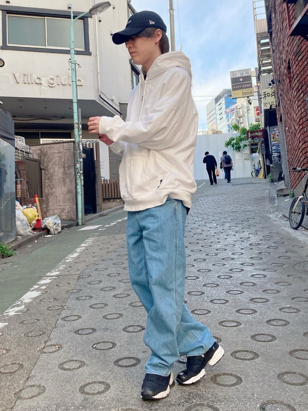 「今日のコーデ、はるコーデ、GROUND Y、J.W.anderson、UNIQLO、デニム、スニーカー、おしゃれさんと繋がりたい、いいね、save、フォローお願いします🤑、フォローミー」｜「Ground Yのアイテム（キャップ、ブラック系）」を使った、ひろきさん（メンズ・178cm）の春コーディネートの1枚目の写真