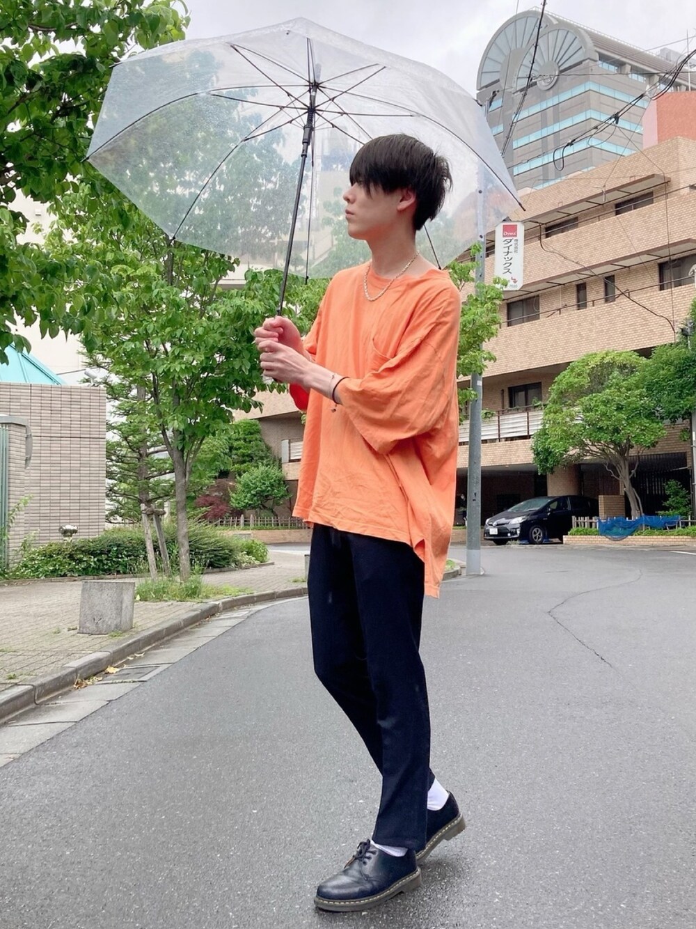 「今日のコーデ、スラックス、シンプル、これが私をアゲる服、キレイめ、オレンジ、夏コーデ、お洒落さんとつながりたい、いいね、save、フォローお願いします🤑、フォローミー」｜「ANREALAGEの■別注■ANREALAGE×MIDWEST オーバーサイズTシャツ（Tシャツ/カットソー、オレンジ系）」を使った、ひろきさん（メンズ・178cm）の春コーディネートの1枚目の写真